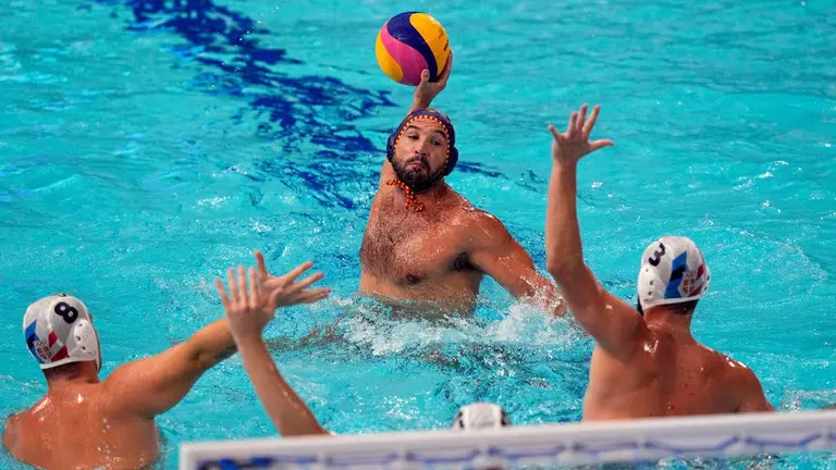 Un momento del partido de Waterpolo entre España y Serbia en los Juegos Olímpicos de Tokyo 2020. COE