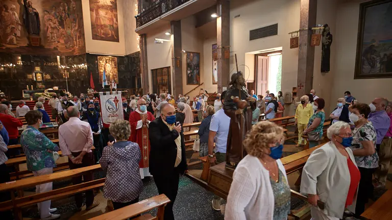 Misa y procesión por el Día de Santiago en la parroquia de San Francisco Javier. MIGUEL OSÉS