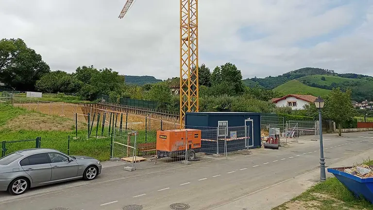 Solar en el que se van a ubicar las viviendas de VPO de Alquiler en Bera. GOBIERNO DE NAVARRA