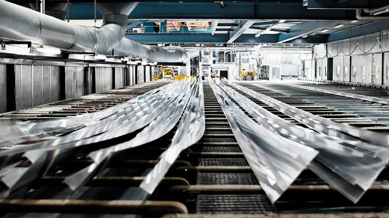 Imagen de una planta de extrusión de Hydro similar a la de Irurzun. HYDRO