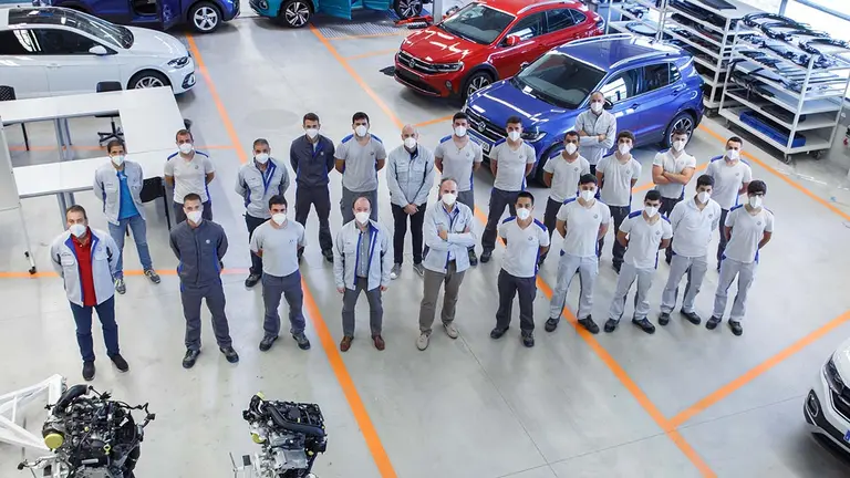 Finaliza la 9ª edición del Programa de Aprendices de Volkswagen Navarra con la graduación de 16 alumnos. VOLKSWAGEN NAVARRA
