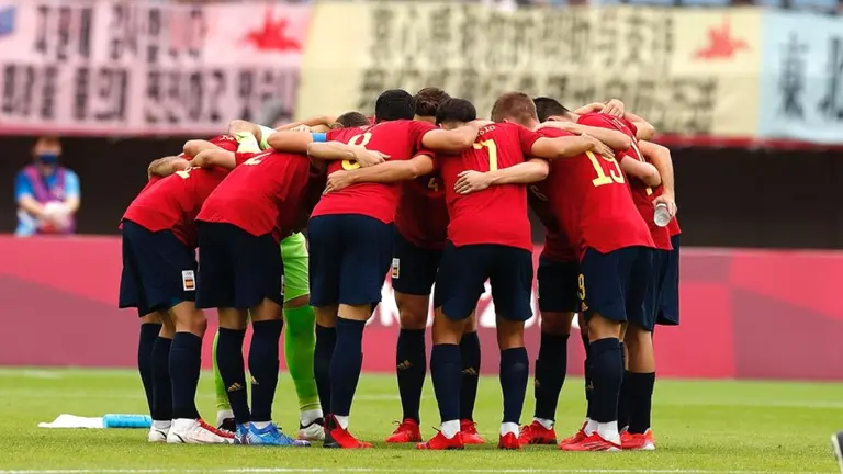 La selección española instantes antes de iniciar las semifinales ante Costa de MArfil. SELECCIÓN  ESPAÑOLA DE FÚTBOL