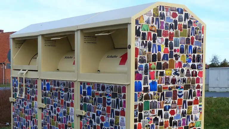 Contenedor de ropa. ARCHIVO