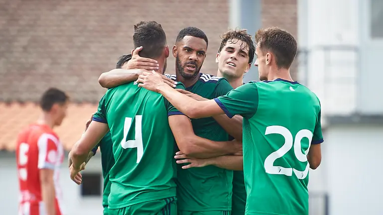 Oasasuna se enfrenta al Logroñés en un partido amistoso de pretemporada en Tajonar. PABLO LASAOSA