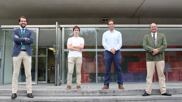 Iñigo Apaolaza, Telmo Blasco, Franscisco Planes y Ángel Rubio, investigadores del departamento de Ingeniería Biomédica de Tecnun, Escuela de Ingeniería de la Universidad de Navarra. UNAV