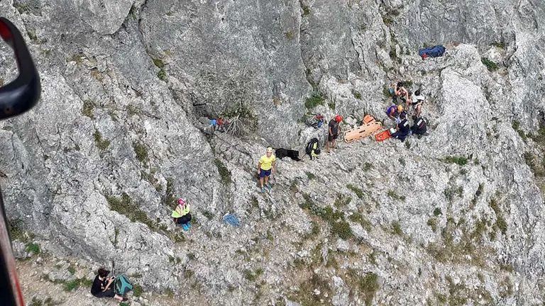 Un momento del rescate por parte de los bomberos. BOMBEROS DE NAVARRA