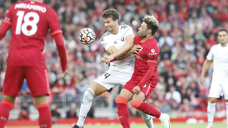 Liverpool y Osasuna se enfrentan en un partido amistoso en Anfield como homenaje a Michael Robinson. C.A. OSASUNA