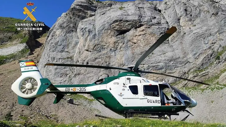 Un helicóptero de rescate de la Guardia Civil. GUARDIA CIVIL