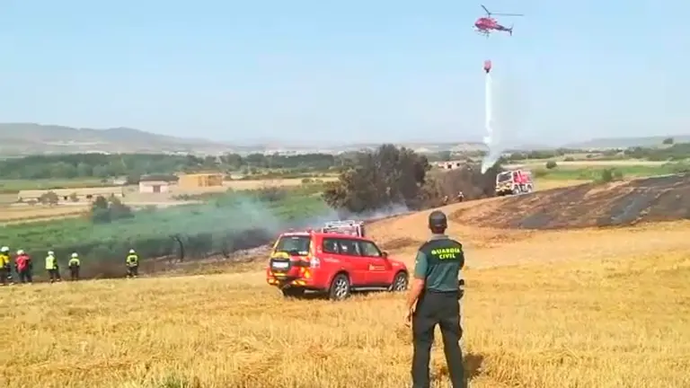 Extinción de un incendio en Carcastillo GUARDIA CIVIL