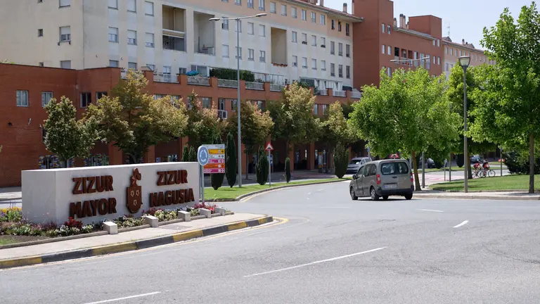 Rotonda de acceso a la localidad de Cizur Mayor. MIGUEL OSÉS