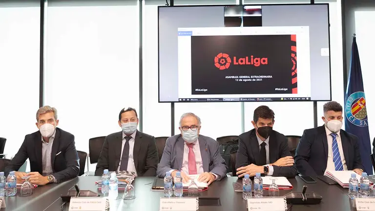 Luis Sabalza, presidente de Osasuna, durante la asamblea de clubes de La Liga. LFP
