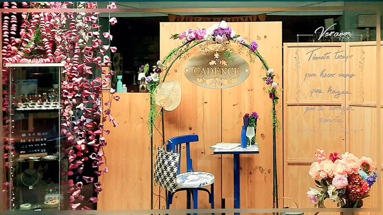 Recrearte Técnicas de Decoración gana el concurso de escaparates de verano de la asociación Ensanche Área Comercial. ENSANCHE ÁREA COMERCIAL