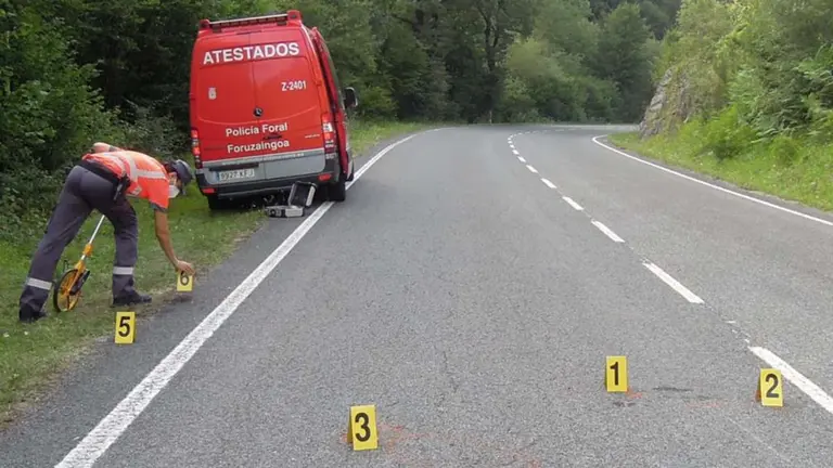 Un hombre herido grave en un accidente de circulación ocurrido en el kilómetro 1,680 de la NA-1700 (Lecumberri-Leizza). POLICÍA FORAL