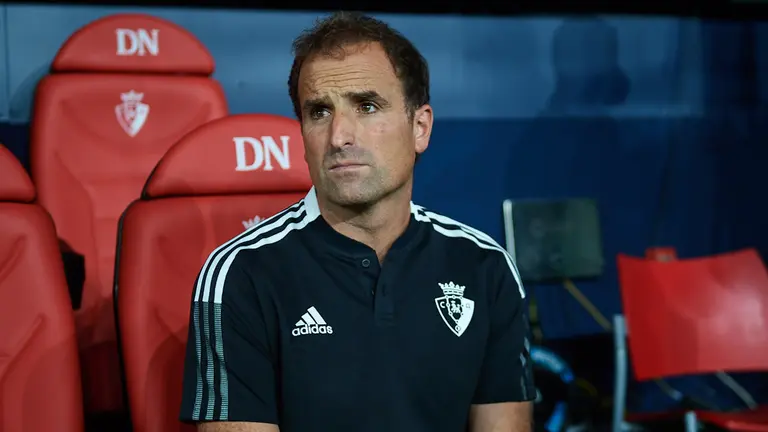 Jagoba Arrasate, entrenador de Osasuna, durante el encuentro de la primera jornada contra el Espanyol. MIGUEL OSÉS