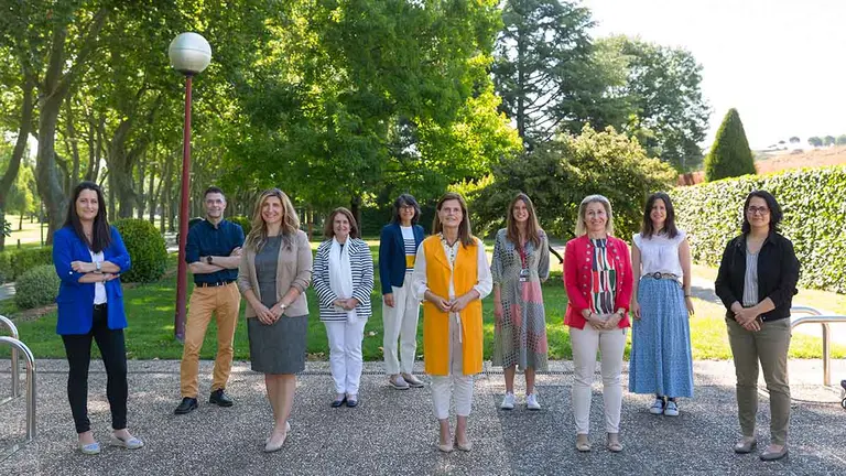 De izq a dcha., los investigadores del proyecto Nuria Garro, David González, Inés Aztarain, Purificación González, Menchu Larráyoz, Ana Sánchez-Ostiz, Giulia Torchitti, Ana Isabel Vitas, María Díez y Aurora Monge. También participan en el estudio Dolores López Hernández y Juan Echeverría. UNIVERSIDAD DE NAVARRA