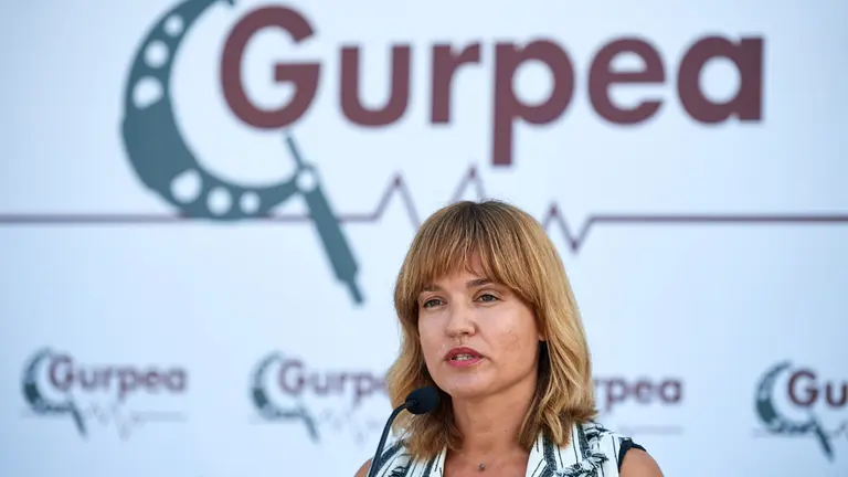 La presidenta del Gobierno de Navarra, María Chivite, y la ministra de Educación y Formación Profesional, Pilar Alegría, conocen la implantación de la FP Dual en Navarra con la visita a la empresa de mantenimiento industrial e ingeniería de automoción Gurpea. MIGUEL OSÉS