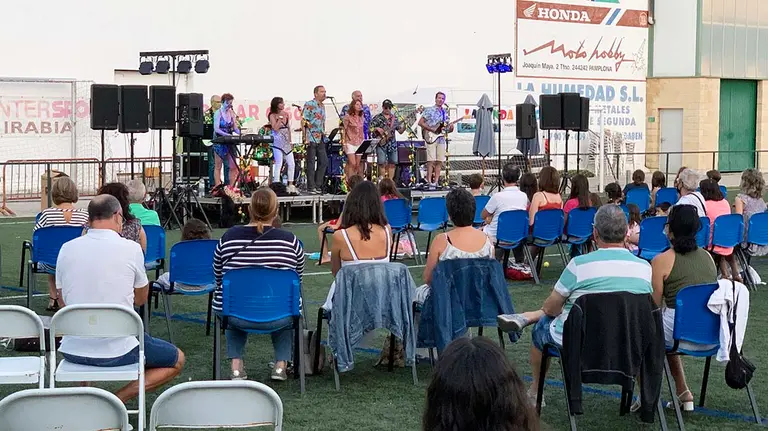Concierto de Labanda Flowers en el campo de fútbol de Oberena. Navarra.com