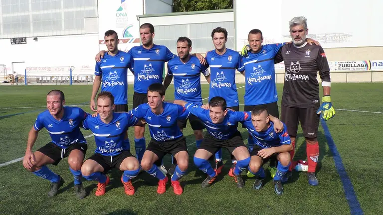 Equipo titular del Injerto en el estadio Oberena