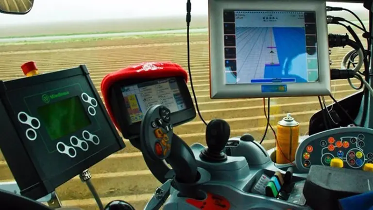 Sistema de guiado automático en un vehículo agrícola. POLICÍA FORAL