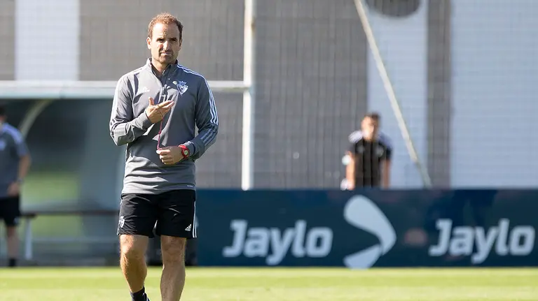 Entrenamiento Osasuna en Tajonar bajo la mirada de Jagoba Arrasate. CA Osasuna.