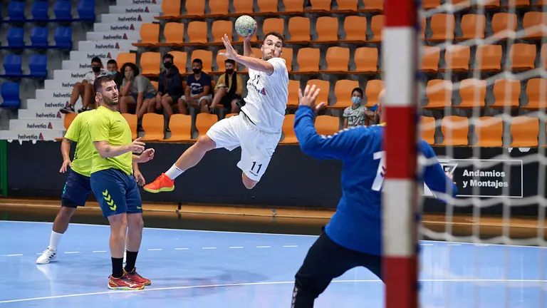Partido de pretemporada del Helvetia Anaitasuna disputado en el Pabellón Anaitasuna de Pamplona. MIGUEL OSÉS