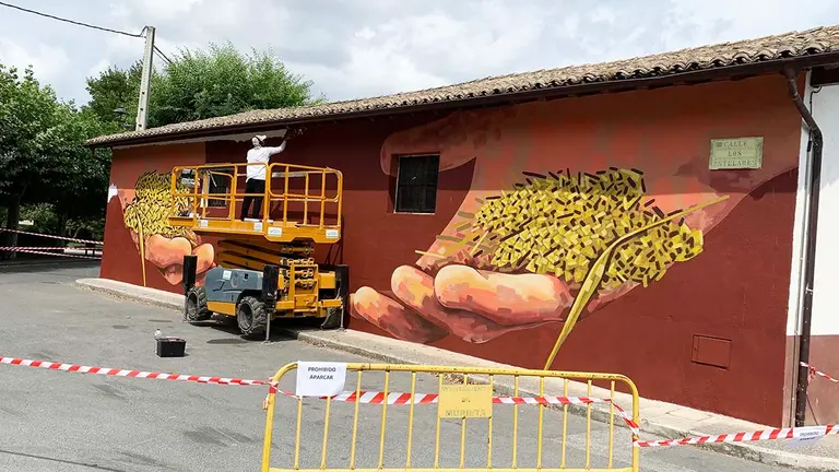 Mural pintado por Diego Escribano en Murieta. Navarra.com