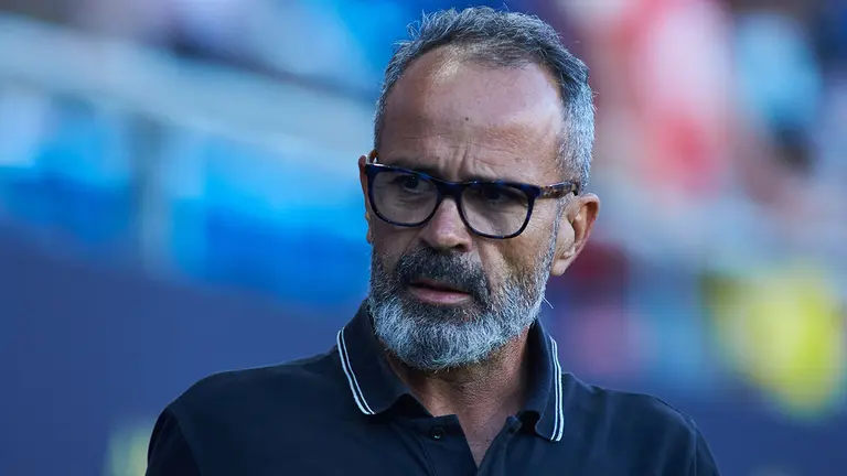 Álvaro Cervera, entrenador del Cádiz, durante el encuentro frente a Osasuna. EUROPA PRESS