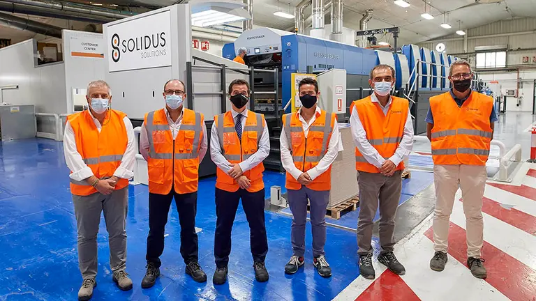 De izquierda a derecha: Rafael Lacasa , director de la  fábrica Solidus San Andrés; Simón Roda, director general de Solidus Sur; Mikel Irujo, consejero de Desarrollo Económico y Empresarial; Ignacio Aguado, director de la fábrica Solidus Videcart; Fernando Canales, director de Calidad de Solidus Sur, y Esteban Puig, director de Compras de Solidus Sur. GOBIERNO DE NAVARRA