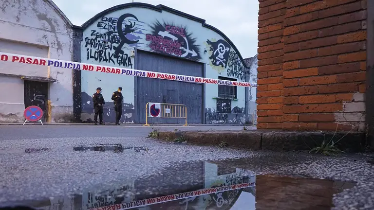 Imagen del desalojo del gaztetxe de la Rochapea en Pamplona. - EDUARDO SANZ-EUROPA PRESS