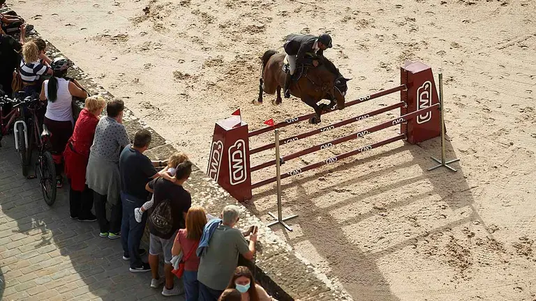 Campeonato de hípica en los fosos de la Ciudadela de Pamplona. PABLO LASAOSA