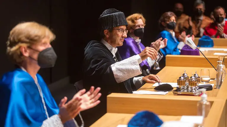 Acto de acto de apertura oficial del curso 2021-2022 en la Universidad de Navarra. En el centro, el rector Alfonso Sánchez-Tabernero.