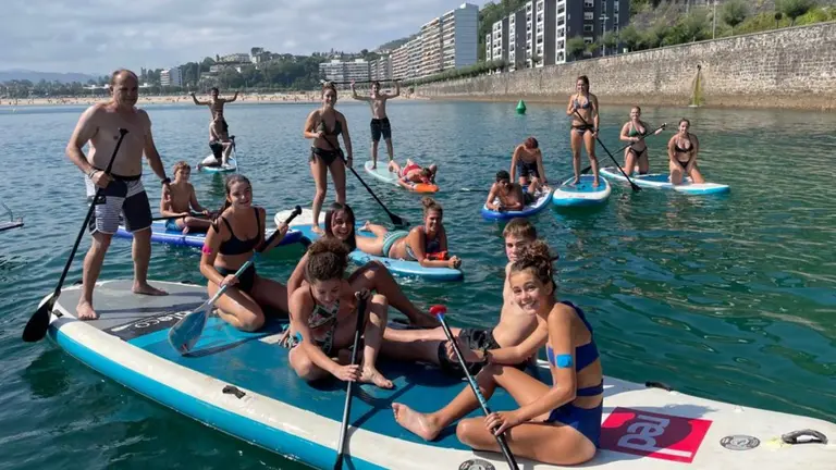 Adolescentes con diabetes participan en Fuenterrabia en un campamento formativo. ANADI