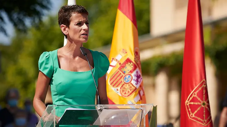 Acto de inauguración del monumento 'El abrazo de Tudela' en recuerdo de las víctimas del terrorismo en el Paseo del Queiles de Tudela. PABLO LASAOSA
