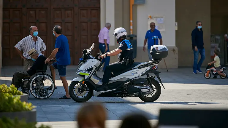 Policía Municipal patrullando Tudela. PABLO LASAOSa