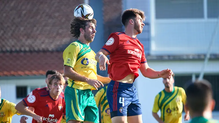 El Osasuna Promesas se enfrenta al Tropezón en las instalaciones Tajonar. MIGUEL OSÉS