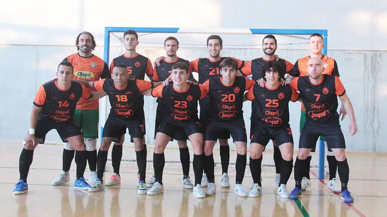 Equipo Ribera Navarra FS en el pabellón cubierto de la AD San Juan. Cedida.