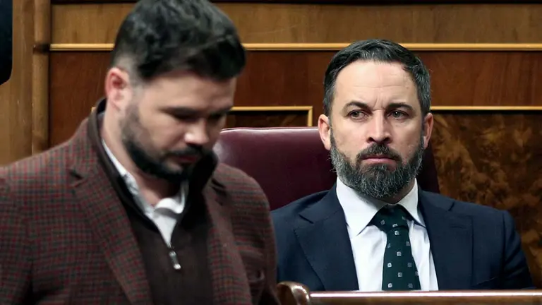 El presidente de VOX, Santiago Abascal (dech) y el portavoz de ERC en el Congreso, Gabriel Rufián Eduardo Parra / Europa Press