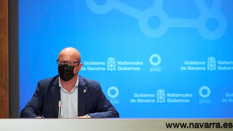 El consejero de Educación, Carlos Gimeno, y el director general de Educación, Gil Sevillano, presentan los datos relativos al curso escolar 21/22. MIGUEL OSÉS