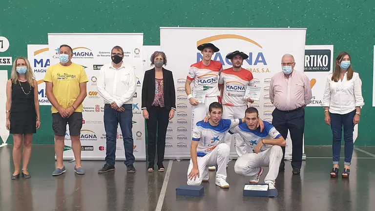 Remontistas y autoridades posan al final del partido. @deporte_na