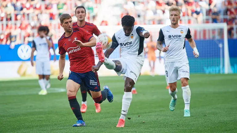 Partido entre Osasuna y Valencia correspondiente a la jornada número 4 disputado en el estadio de El Sadar de Pamplona. MIGUEL OSÉS