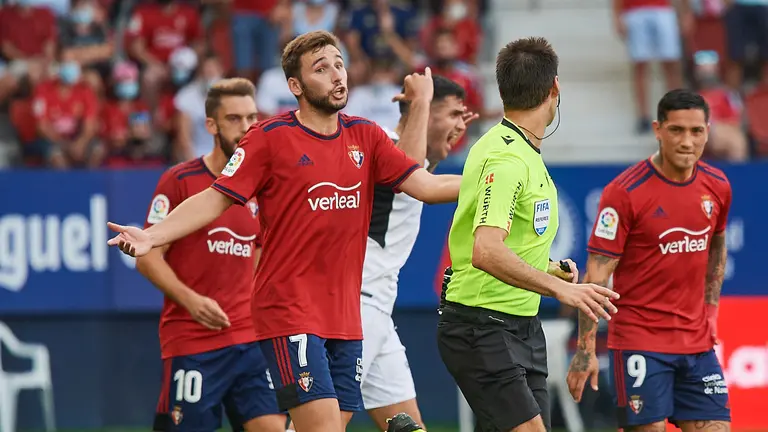 Partido entre Osasuna y Valencia correspondiente a la jornada número 4 disputado en el estadio de El Sadar de Pamplona. MIGUEL OSÉS