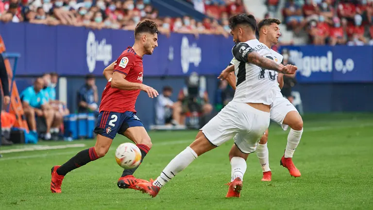 Partido entre Osasuna y Valencia correspondiente a la jornada número 4 disputado en el estadio de El Sadar de Pamplona. MIGUEL OSÉS