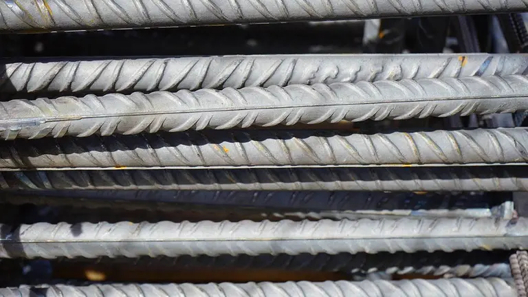 Imagen de archivo de barras de hierro.