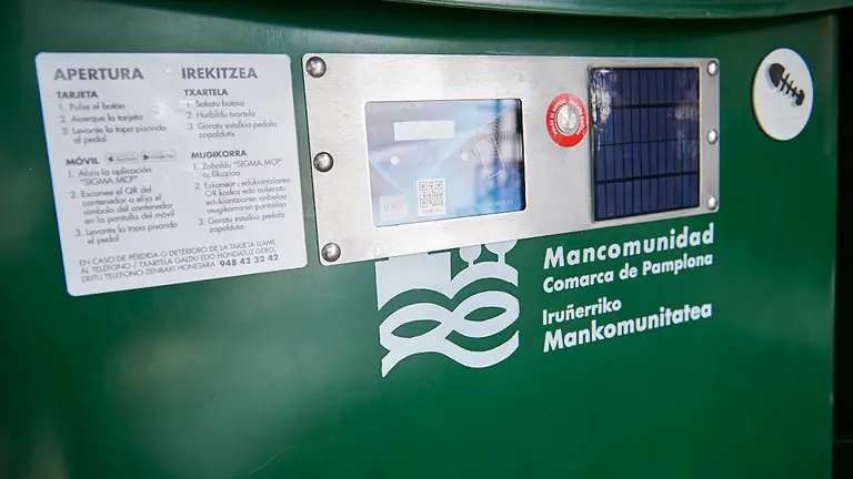 El presidente de la Mancomunidad de la Comarca de Pamplona, David Campión, informa sobre el despliegue en la Comarca de Pamplona del sistema de apertura electrónica de contenedores para materia orgánica y para la fracción 'resto'. PABLO LASAOSA