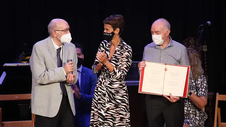 Navarra reconoce en un acto celebrado en Tudela a Guillermo Múgica y al Foro Gogoa su labor constante para fomentar acercamientos plurales hacia la paz. FOTO GOBIERNO DE NAVARRA
