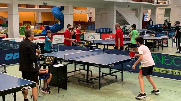 12 horas de Tenis de Mesa en la antigua estación de autobuses en Pamplona. Navarra.com