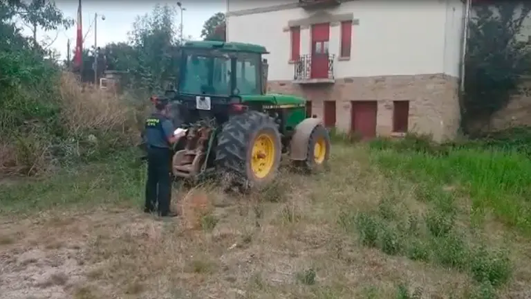 Recuperan un tractor robado en 2011 y detienen al presunto autor en la Merindad de Estella GUARDIA CIVIL