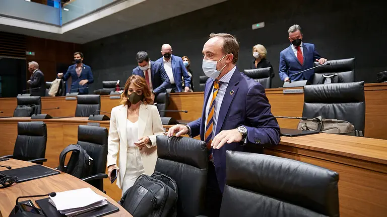 Javier Esparza, de Navarra Suma, en su bancada. PABLO LASAOSA