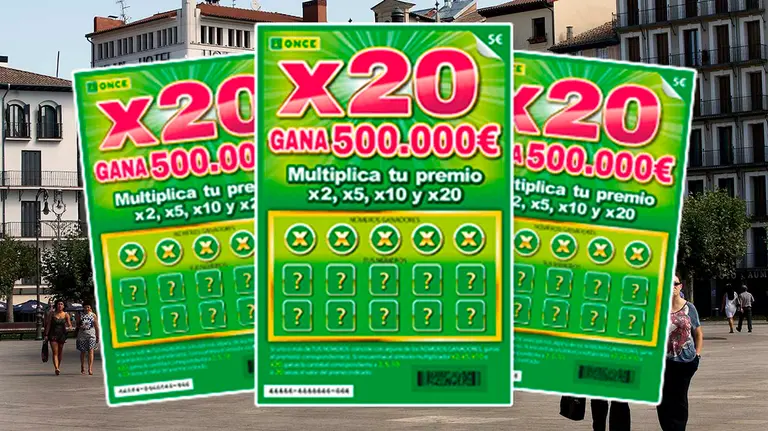 QUIOSCO DE LA PLAZA DEL CASTILLO Y HOTEL LA PERLA