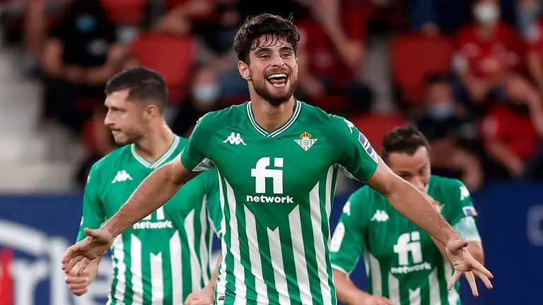 Partido entre Osasuna y Betis correspondiente a la jornada número 6 de la Liga disputado en el estadio de El Sadar de Pamplona. EFE